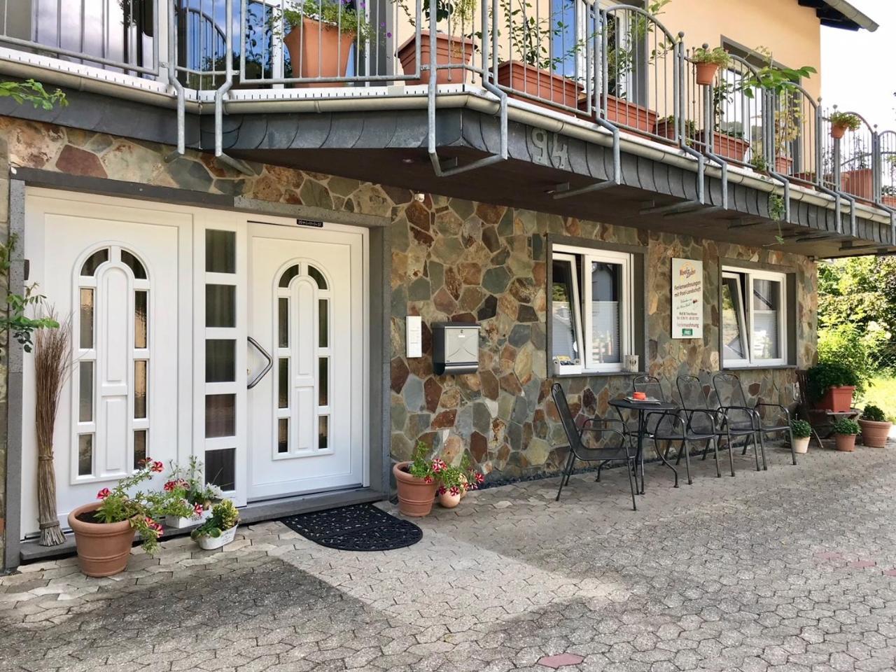 Residenz Moselzauber - Ferienwohnungen Mit Pool Landschaft Ernst Exterior foto
